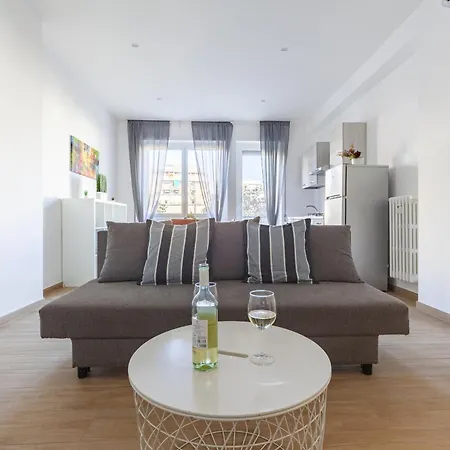 Apartman Hostly-libia Light Lodge-10min Metro To Colosseum *